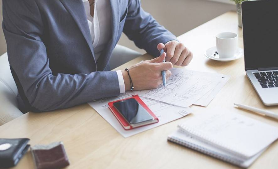 同事離職紀(jì)念冊(cè)設(shè)計(jì)怎么開(kāi)展？需要考慮到哪些內(nèi)容