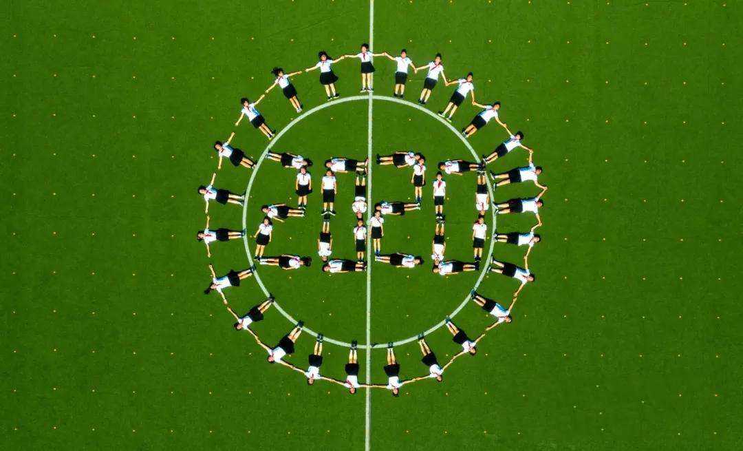 小學(xué)畢業(yè)紀(jì)念冊(cè)應(yīng)該怎么制作？